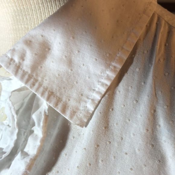 American Eagle White dotted Swiss cotton long sleeve ruffled shirt/Size 10 - Picture 13 of 16